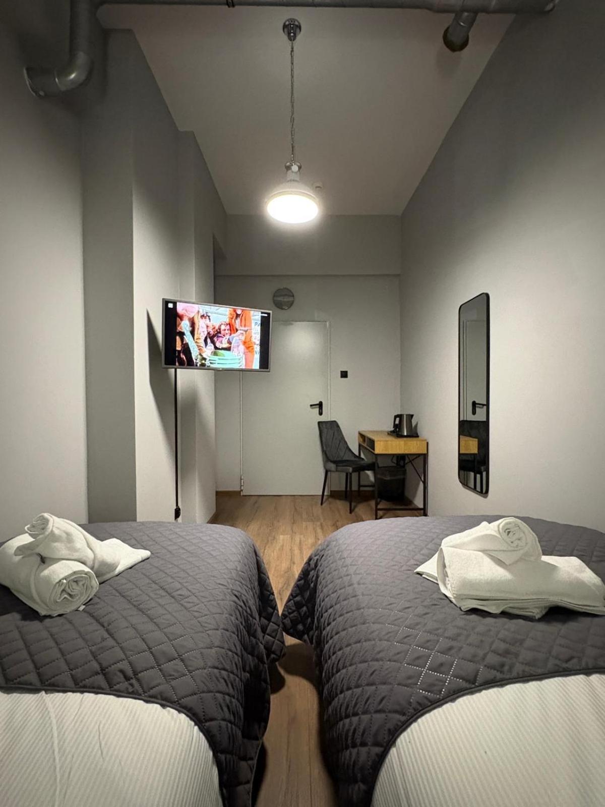 Hala Hostel - Pokoje Na Wylacznosc Tuz Przy Dworcu 그디니아 외부 사진